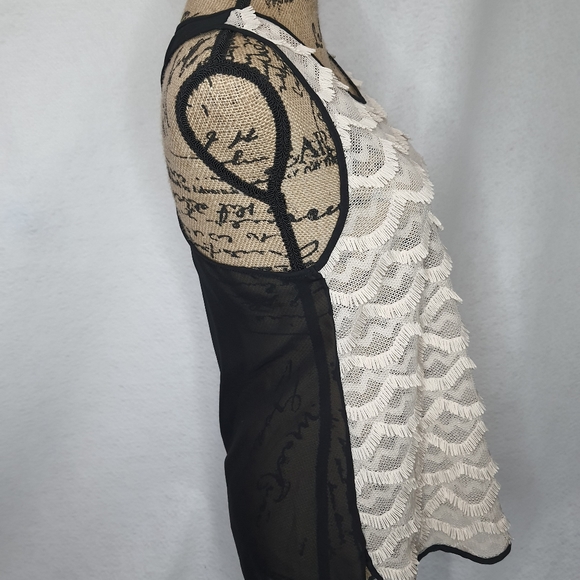 Ginger G Lace Back Medium Top - Picture 4 of 6